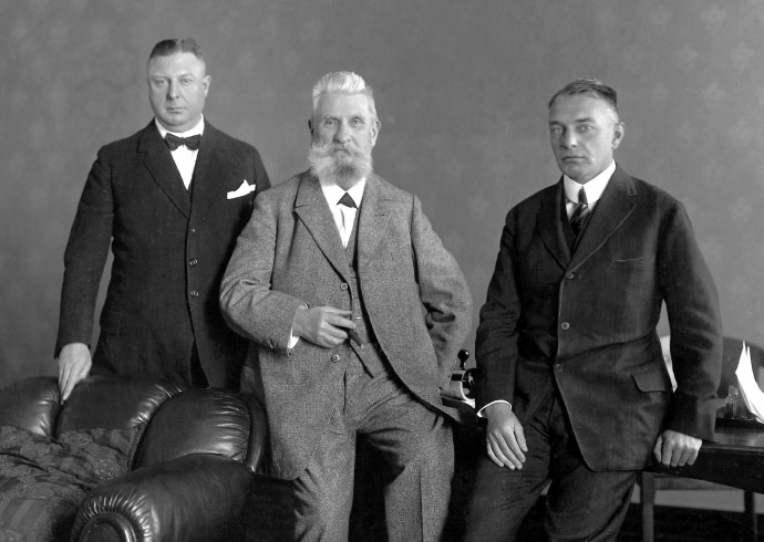 Fritz Henkel senior with his sons Fritz Henkel junior and Hugo Henkel Fritz Henkel senior with his sons Fritz Henkel junior and Hugo Henkel