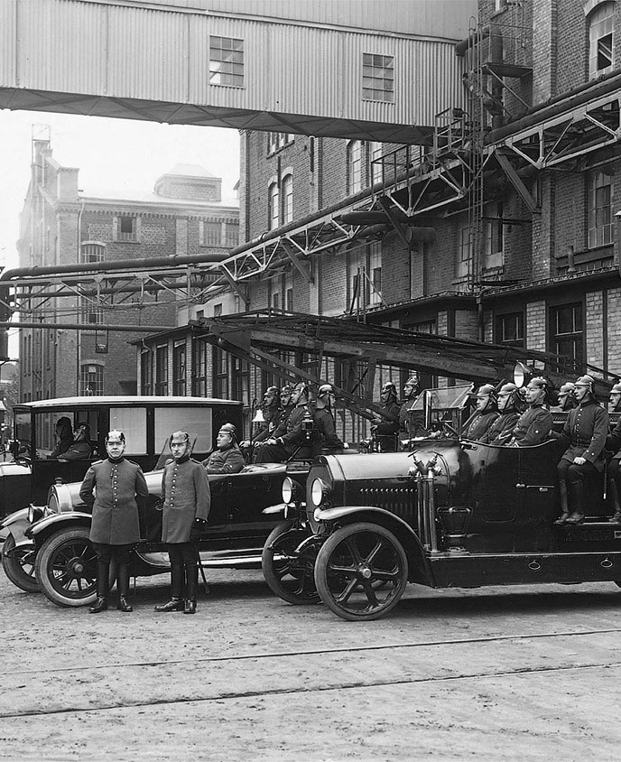 Works fire departement with emergency vehicles, 1925 Works fire departement with emergency vehicles, 1925